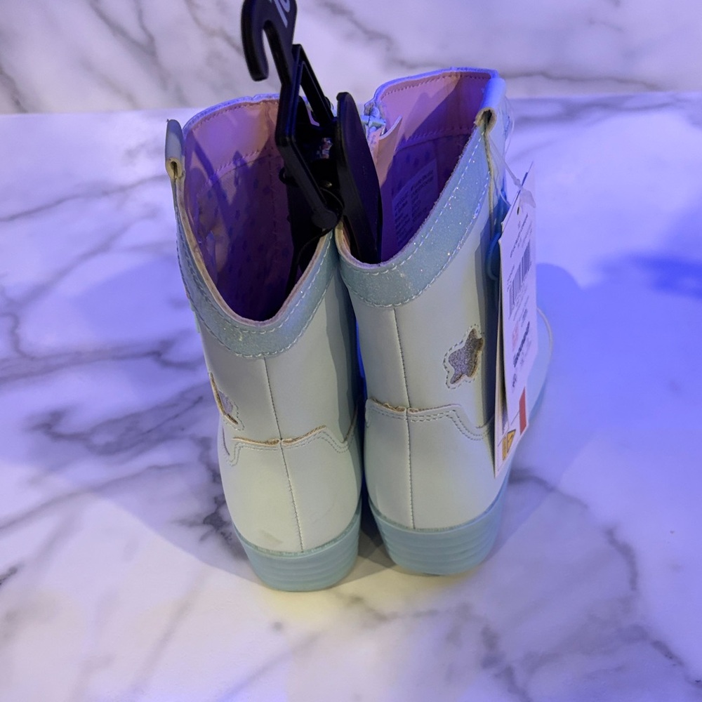 Bluey light up Cowgirl Boots with Star Accents - Picture 5 of 6